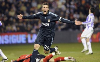 HTH.com|佩雷拉换人决策立竿见影，球队逆境翻盘；两将18次过人无一成功引反思