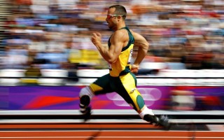 华体会_欧联杯对决格拉茨风暴，卡拉布里亚挑球过人后轰入精彩制胜球